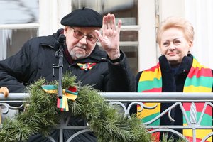 V. Landsbergis – apie triukšmavusius Vasario 16-ąją, netikėtą D. Grybauskaitės pasirodymą ir skanduotą Ozolo pavardę