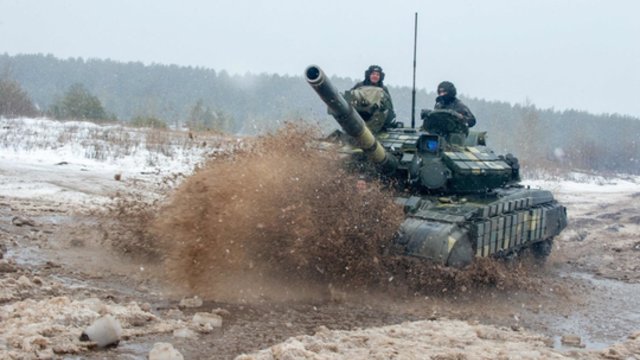 Rusija skelbia po pratybų atitraukianti daugiau karių nuo Ukrainos sienų