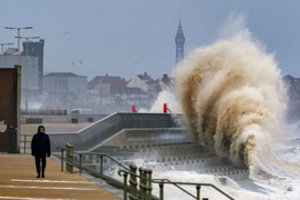 Anglijoje siaučiant smarkiai audrai užregistruotas vėjo greičio rekordas 