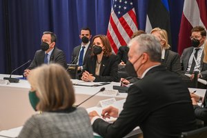 Su K. Harris susitikęs G. Nausėda: JAV svarsto klausimą dėl Baltijos šalių sustiprinimo