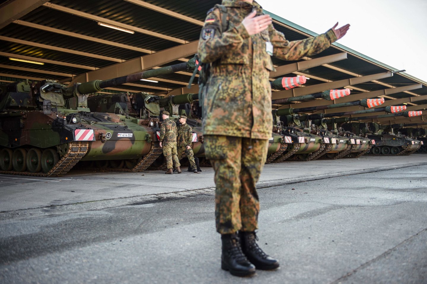 A. Baerbock: vokiškų ginklų tiekimas Kijevui sukeltų pavojų deryboms Normandijos formatu.
