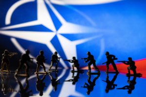 NATO ir ES vadovai perspėjo Rusiją dėl potencialaus įsiveržimo į Ukrainą „didelės kainos“
