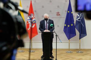 A. Anušauskas siūlo didinti gynybos biudžetą, prašys sąjungininkų likti ilgiau