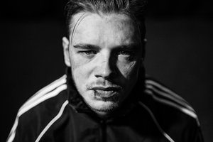 Eglės Kižaitės premjeroje „Pirk dramblį“ – istorija apie nuo vaikystės lydinčius sielos randus