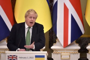 B. Johnsonas panaikins visus teisinius apribojimus dėl COVID-19