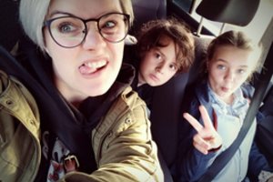 Daugiavaikė tatuiruočių meistrė dėkinga buvusiam vyrui už nuostabius vaikus