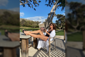 56-erių Cindy Crawford sustabdė laiką: parodė ištreniruotas kojas ir sulaukė pagyrų