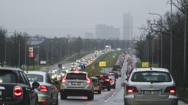 Sinoptikai įspėja vairuotojus: sulauksime šlapdribos, formuosis plikledis