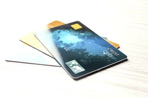 Įdomioji istorija: kaip atsirado bankinės kortelės