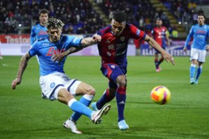 Italijoje „Napoli“ futbolininkai neįveikė iškritimo zonoje esančio klubo