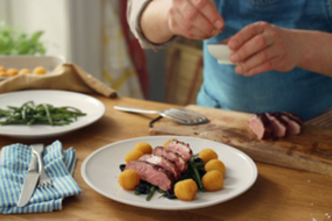 Prancūzijos įkvėpta idėja vakarienei: antiena su figų džemu ir kroketais