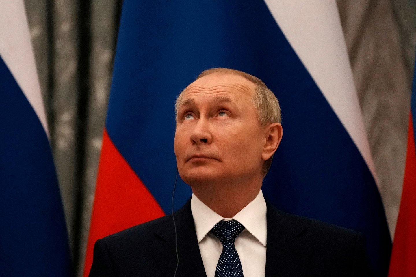 Iki lemtingo žingsnio beveik visa Rusijos žiniasklaida tvirtino, kad V.Putinas ir toliau „gąsdins“ Vakarus, tačiau visiškai nutraukti santykius nesiryš.<br>Reuters/Scanpix nuotr.