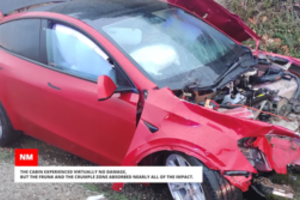 Užfiksuota šiurpi avarija – „Tesla Model Y“ akvaplanavo tiesiai į priešpriešinę greitkelio eismo juostą 