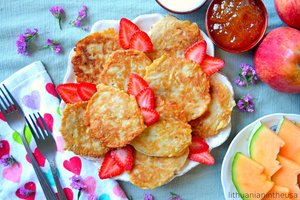 Vaikystę primenantys purūs blynai su obuoliais