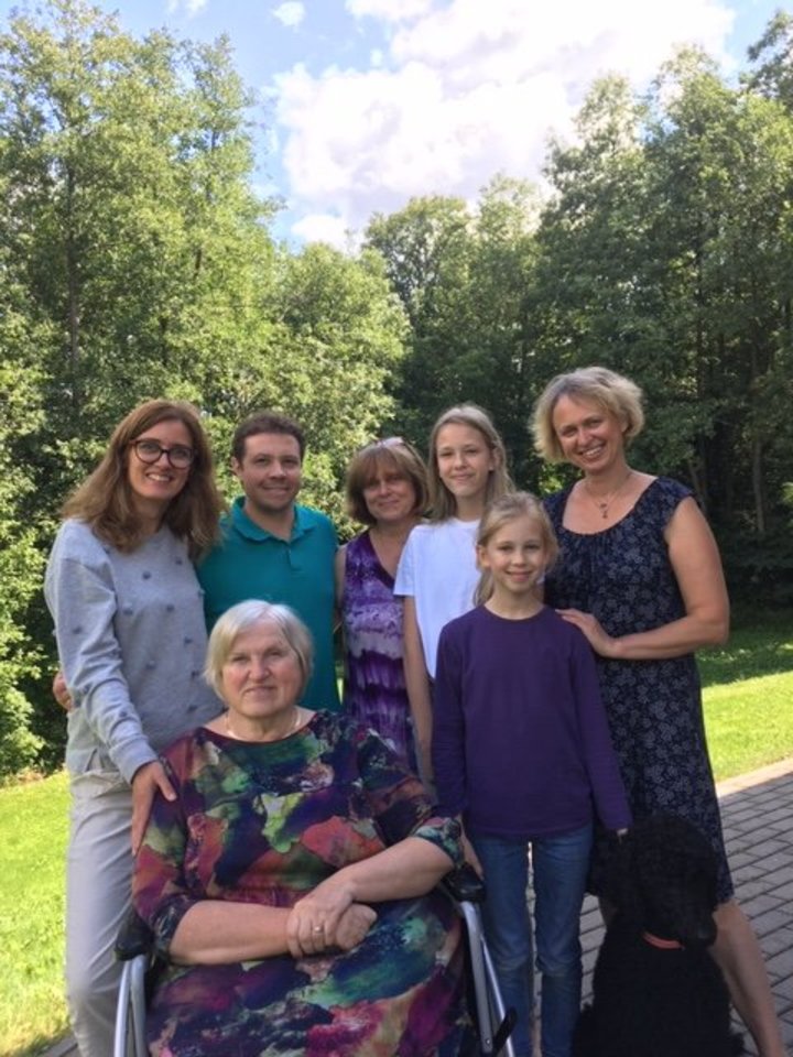  K.Prunskienė su dukrom, anūkėmis ir giminaičiais 2019 m.<br> Asmeninio archyvo nuotr.