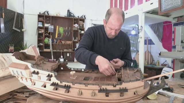 Alžyro menininkas kuria miniatiūrinius laivų modelius: tikina, kad jo tikslas – iššūkiai
