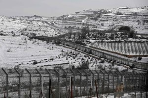 Izraelio raketos smogė Sirijos miestui prie paliaubų linijos Golano Aukštumose
