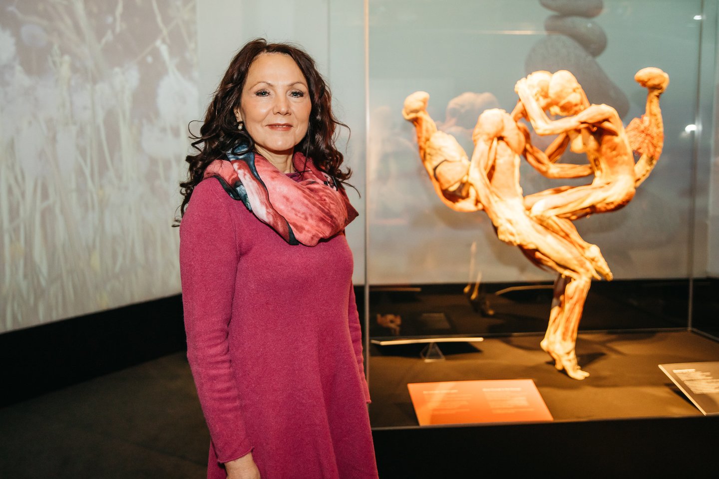 Plastinacijos instituto dizaino vadovė ir parodos kuratorė dr. Angelina Whalley.<br> „Body Worlds“ nuotr.