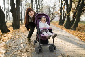 Krizių centre dėmesiu apgaubė mergaitę, kurios mama gydėsi priklausomybę: „Kai pasisodinau ant kelių, ji sustingo“