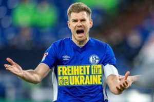 Vokietijos žiniasklaidos protestas prieš Rusiją: nuotraukose koreguos „Schalke“ marškinėlius