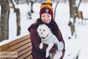 Iš daugyklos išgelbėta kalytė apie tai, ko nori, signalizuoja kąsdama žmogui į nosį