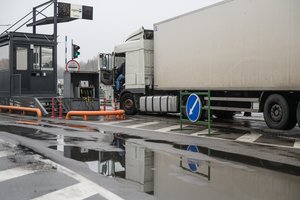 Dėl milžiniškų eilių Lietuvos–Baltarusijos pasienyje vairuotojai žada išeiti iš darbo