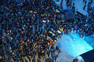 Kaune – vienybės ir palaikymo akcija Ukrainai: susirinko didžiulė minia žmonių