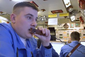 Mažoje Ukrainos saloje didvyriai priešinosi iki paskutinio atodūsio: Rusijos karo laivą pasiuntė ant trijų raidžių