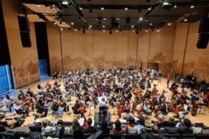 Muzikuojantys Lietuvos vaikai Paryžiaus filharmonijoje įsilies į laisvės šauklių chorą