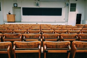 Aukštųjų mokyklų pedagogų rengimo centrams – daugiau funkcijų pedagogų kvalifikacijos tobulinimo sistemoje