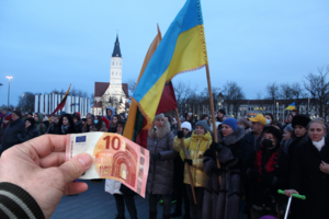 Sukčiai gali kėsintis pasinaudoti žmonių gerumu: pasitikrinkite, ar tikrai skiriate paramą Ukrainai