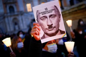 Pasaulio reakcija į Rusijos agresiją Ukrainoje: A. Blinkenas prašneko rusiškai, žodį tarė ir Jungtinės Karalystės princas