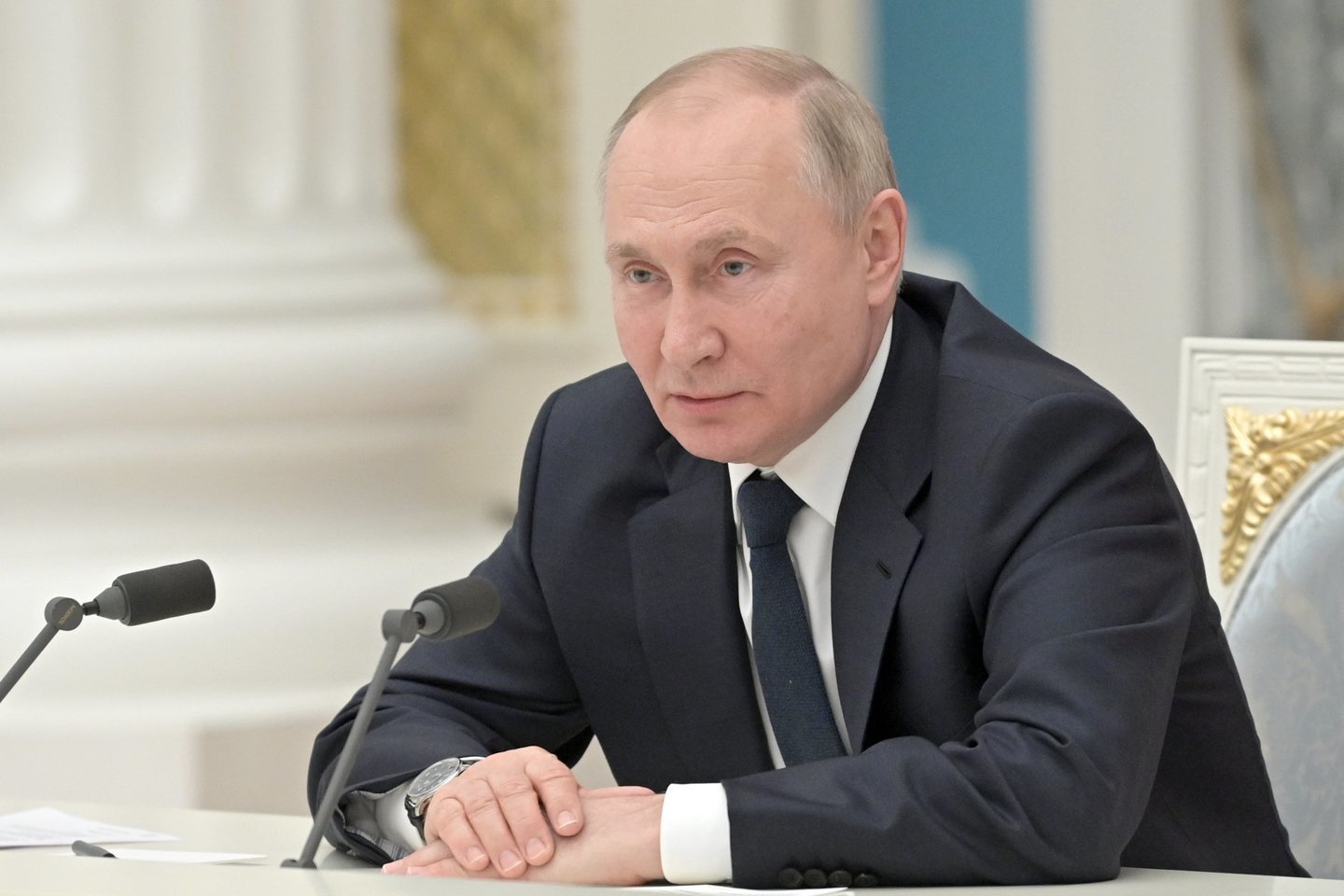  Vladimiro Putino turto deklaracija, paskelbta Kremliaus puslapyje, rodo, kad per metus jis uždirbo 9,99 mln. rublių.<br> TASS/Scanpix nuotr.