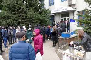 Iš Mariupolio ligoninės – sužeistų Ukrainos karių pasakojimai: jiems padėti plūsta minios civilių