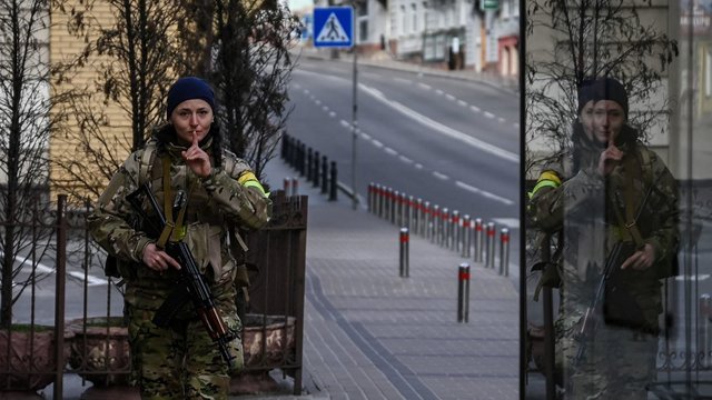 Ukrainoje dirbęs žurnalistas: vaizdo kamera gatvėse gali tapti sulaikymo priežastimi – tikrinami visi