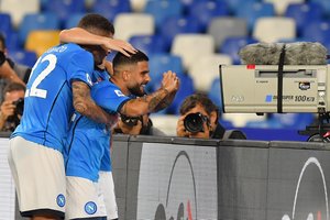 Naujasis Italijos futbolo čempionato lyderis – paskutinę minutę laimėjęs „Napoli“