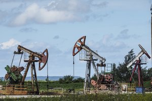 Po pranešimų apie Rusijos bankų atjungimą nuo SWIFT smarkiai kyla naftos kainos