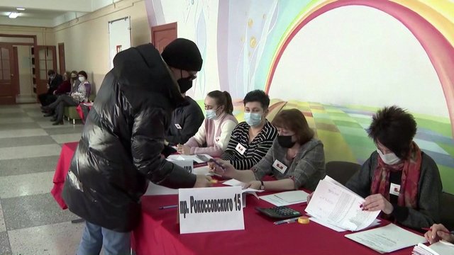Baltarusijoje referendumo dieną už viešosios tvarkos pažeidimus sulaikyta 800 žmonių
