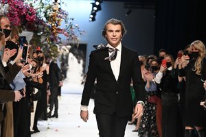 J. Statkevičiaus pozicija Ukrainos karo fone sukėlė skandalą, jis palieka „L'Officiel Lithuania“ redaktoriaus pareigas