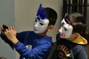 Afganų šeimos pradėjo pažintį su Lietuvos kultūra – kūrė Užgavėnių kaukes