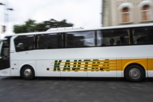 Įmonės reiškia paramą Ukrainai: vieni dovanoja aubobusus, kiti – medicinos priemones