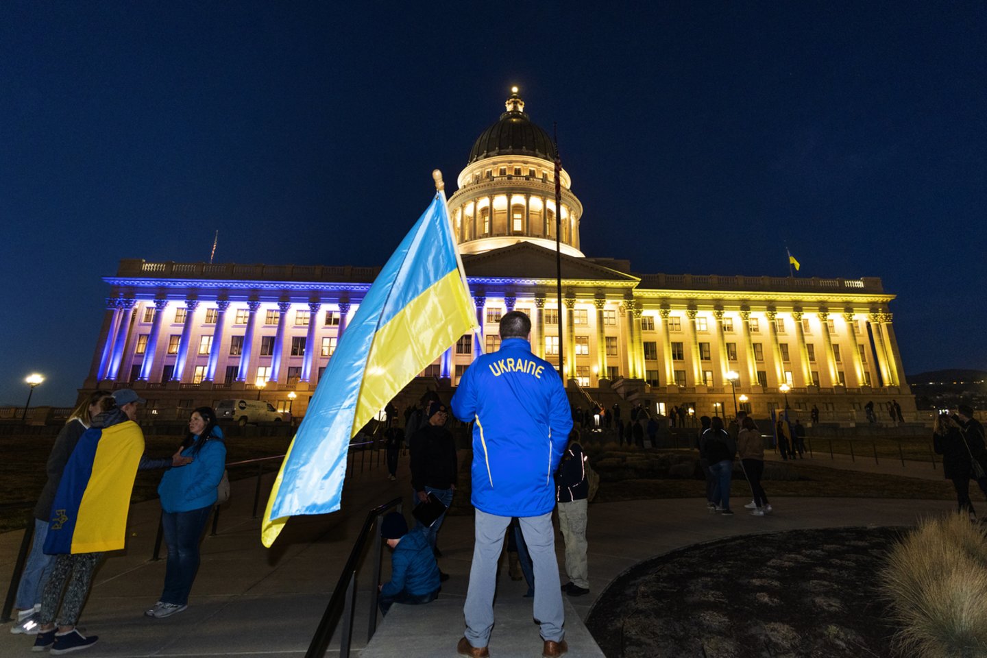 Architektai, dizaineriai, institucijos, pavieniai žmonės vienijasi ir palaiko Ukrainą.<br>AP / Scanpix nuotr.