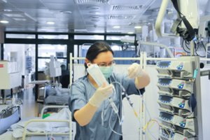 Medikai veržiasi padėti ukrainiečiams: „Jei ten neatsilaikysim, tuoj ir čia prisiminsim rusų kalbą“