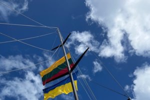 Lietuvos buriuotojai smerkia Rusijos karinę agresiją prieš Ukrainą ir imasi aktyvių veiksmų