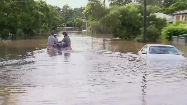Potvynių kamuojamoje Australijoje dešimtys tūkstančių žmonių buvo priversti evakuotis