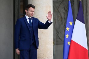 Reakcijos į karą Ukrainoje: ES paskelbė sankcijas 22 Baltarusijos kariškiams, atjungė nuo SWIFT septynis Rusijos bankus