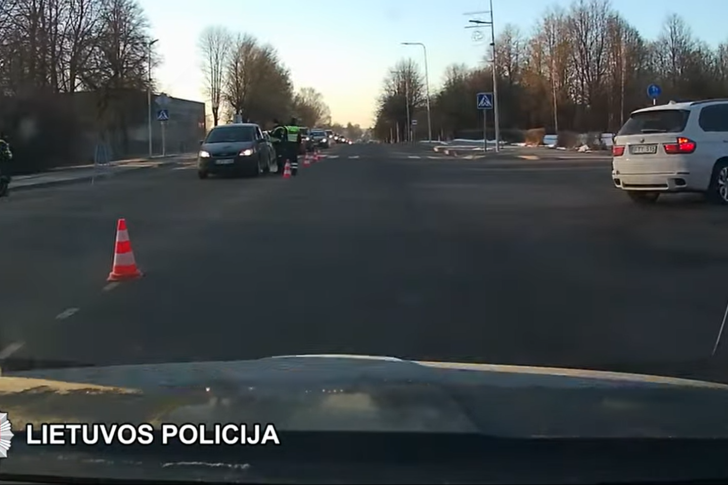 Vasario 28 d. nuo 5 val. iki 9 val. Šalčininkuose, Vilniaus g., Šalčininkų r. policija vykdė prevencinę priemonę šiurkštiems Kelių eismo taisyklių pažeidimams nustatyti.<br>Stop kadras