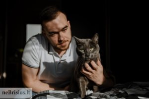 Norėjo priglausti beglobį, bet jis neišgyveno: netrukus namus užvaldė maža katytė