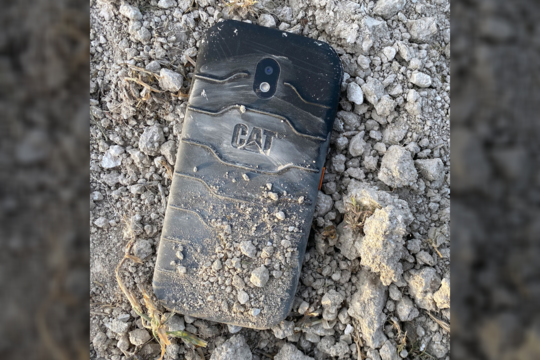 Ukrainos kariams „Bitė“ suteikia karo sąlygoms tinkamų, itin atsparių telefonų