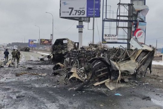 Vaizdai iš įvykio vietos: Rusijos antskrydžiai suniokojo pastatus, sugriovė tiltą